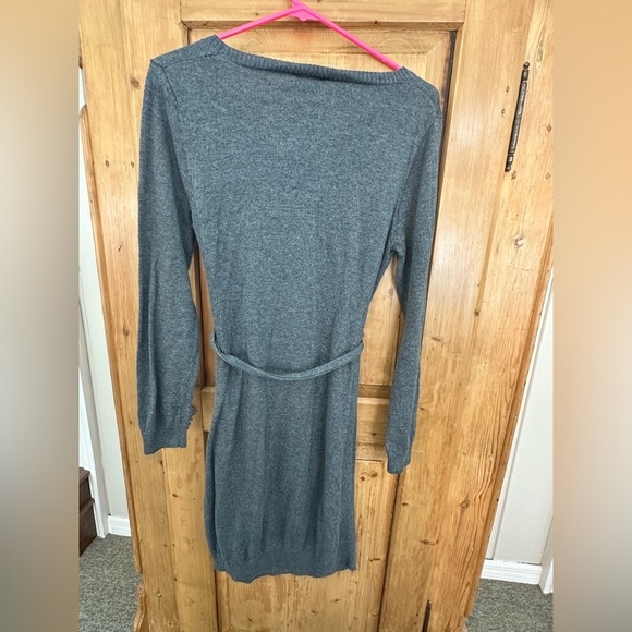 Liz Lange Maternity Dress Gray Knit With Waist Tie. Size Medium - Picture 2 of 7
